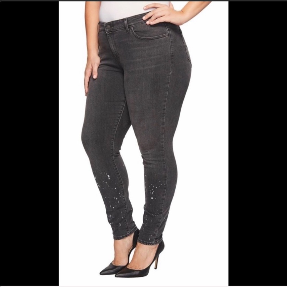 Levi’s black jeans with designs splash
